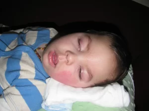 Read more about the article Rare Pic of James Sleeping with Eyes Closed